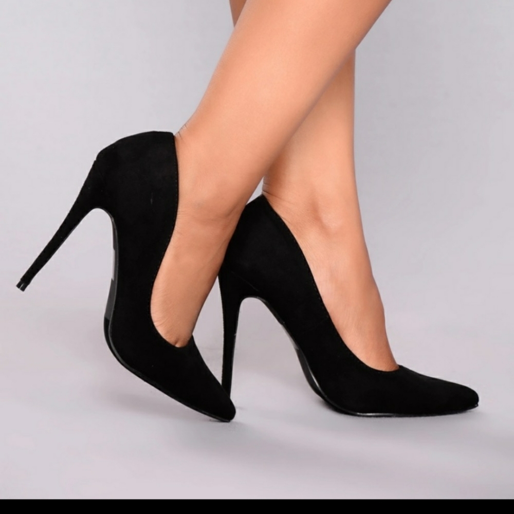 FASHION NOVA Raelynn Cindy Black Pumps NWOB
